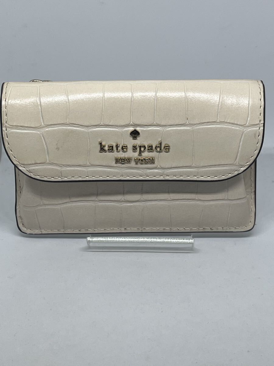 kate spade 二つ折り財布　レザー　ベージュ　クロコ型押し　ミニウォレッ