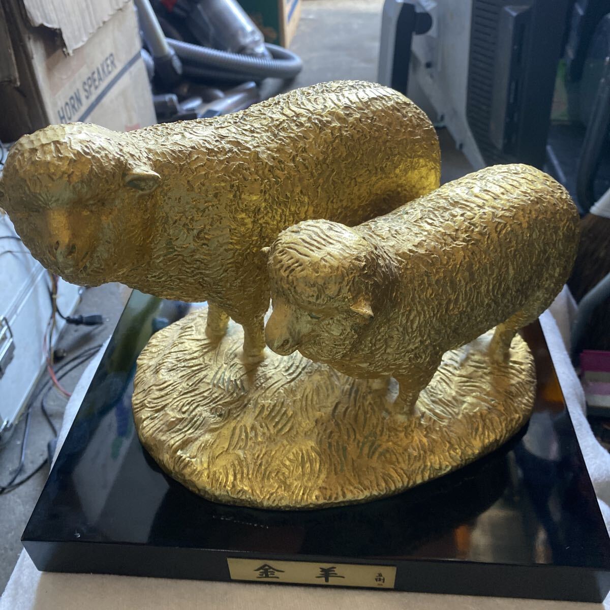 富永直樹作 金色 牛の彫刻 富永直樹 ブロンズ『福牛』 - 国内外の優れた伝統工芸品・美術工芸品の