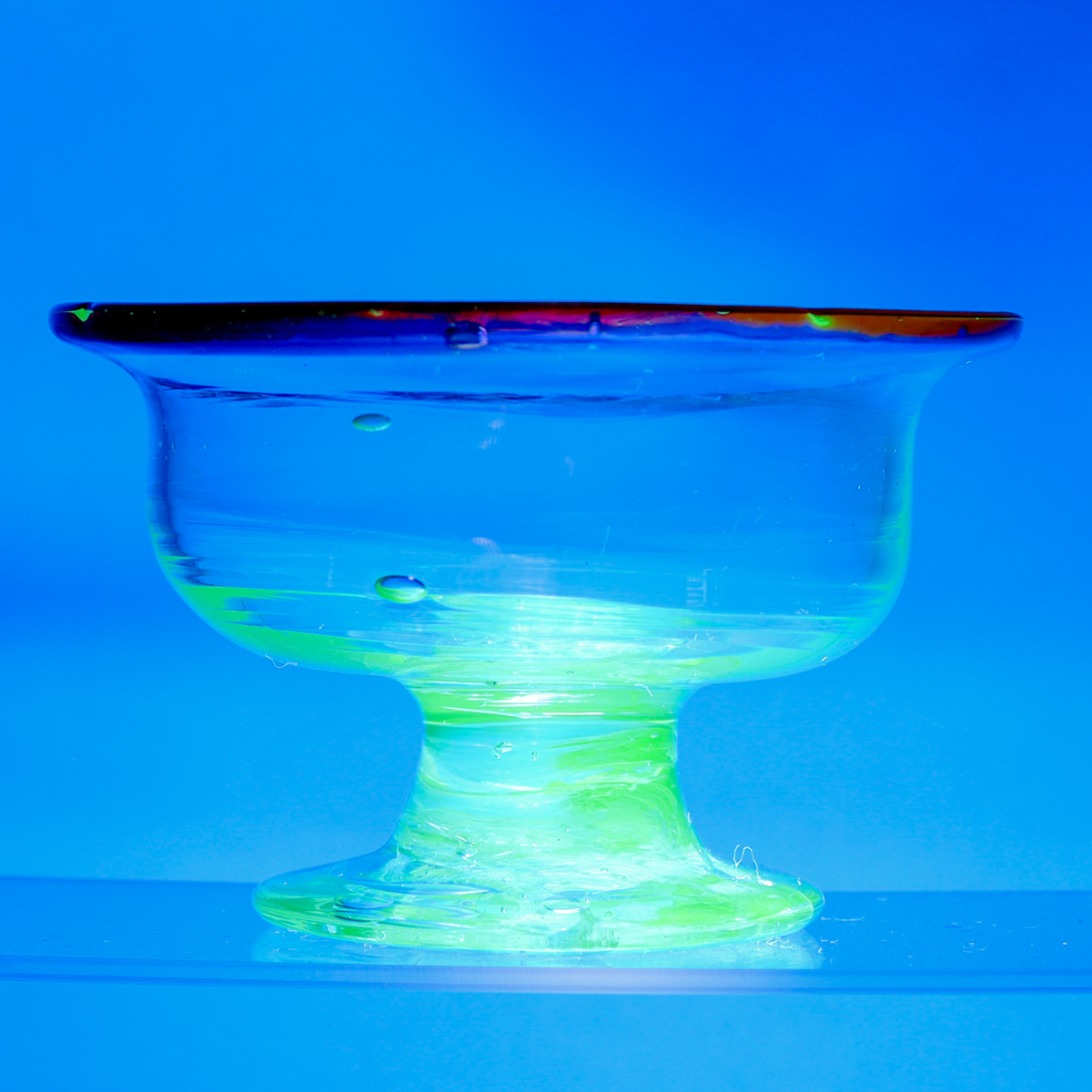 骨董　時代ガラス　乳白色　寒色系　吹雪紋　フリル　氷コップ　ウランガラス １客 骨董 時代ガラス 乳白色 寒色系 吹雪紋 フリル 氷コップ ウラン