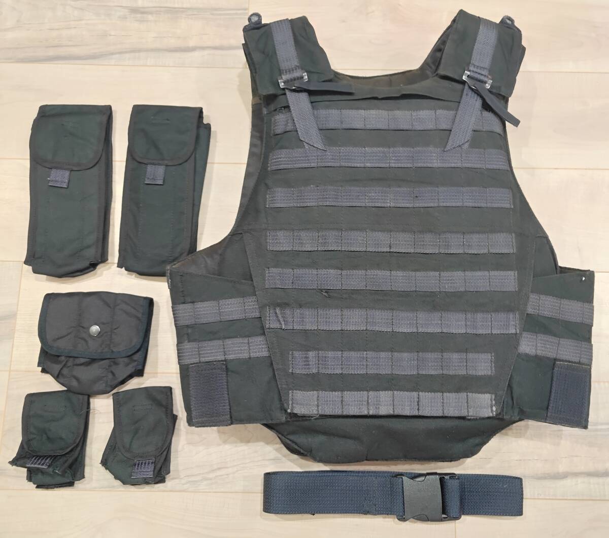 Yahoo!オークション -「ボディーアーマー 実物」の落札相場