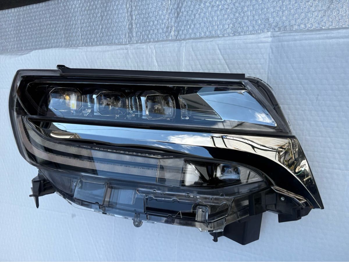 アルファード30後期三眼ヘッドライト左 中古品 アルファード30後期三眼ヘッドライト左 中古品 アルファード30