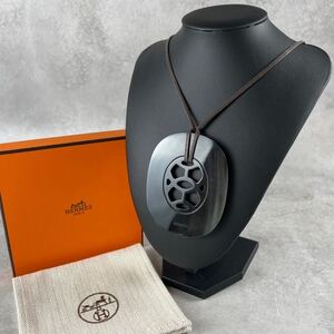 極美品 保存箱 保存袋◎HERMES リフトGM ネックレス バッファローホーン 黒×グレー 水牛 Herms エルメス ペンダント ブラック 希少色