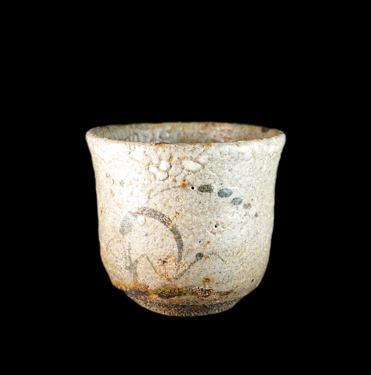 ■唐津焼 丸田宗彦 斑唐津彫ぐい呑 共箱、共布、栞揃い #ぐい呑み #丸田宗彦 丸田宗彦 斑唐津 ぐい呑 共箱