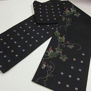 Драгоценный камень: Два вида барабанов! Новый, без сезона, парчовый оби Nishijin, квадратный, виноградный арабеск на черном фоне.