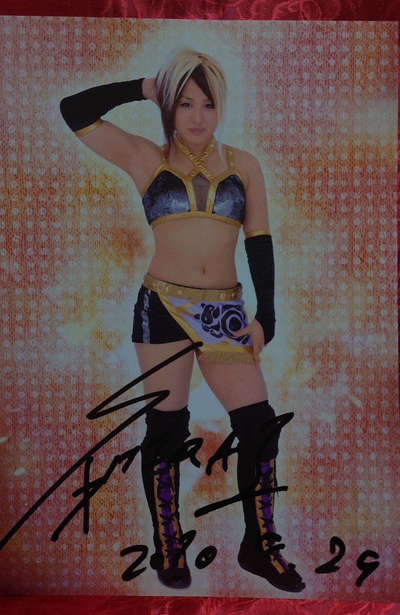 スターダム/STARDOM 紫雷イオ 写真集 【素顔】 限定特典布片入りカード Amazon.co.jp: 紫雷イオ ファースト写真集 『 素顔 』 : 西田