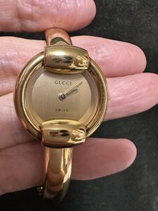 ☆ GUCCI Gucci Gucci Gold Bangle Watch Quartz 1400L New Unused Level . Батарейка была заменена. Редкий товар.