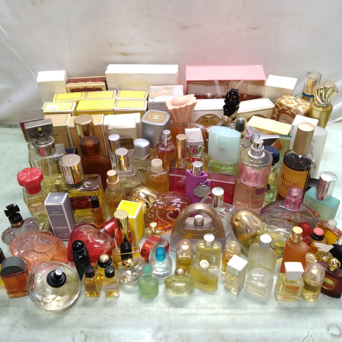 新品未使用品メーカー色々詰め合わせ 大量ミニ香水セット 20個セット中古３個有り 2025年最新】Yahoo!オークション -香水 大量の中古品・新品・未