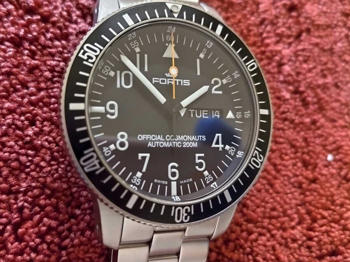 フォルティスの機械式腕時計 フォルティス(FORTIS) 3Dビューの立体的なインデックスを備えた