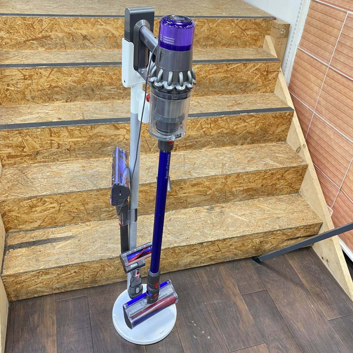 【ジャンク品】Dyson コードレス掃除機 dショッピング |ダイソン Dyson V8 Origin コードレス掃除機