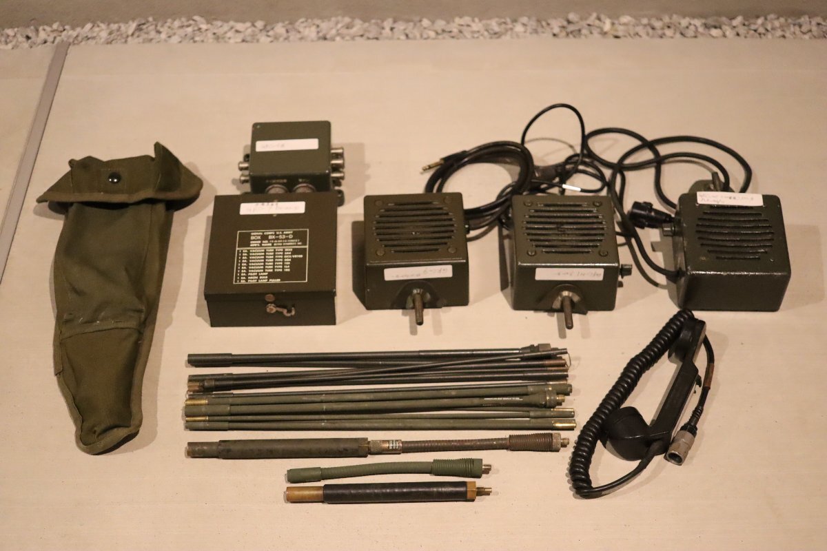 Yahoo!オークション -「軍用 無線 機」の落札相場・落札価格