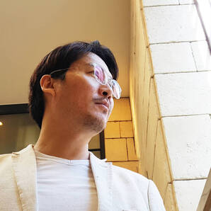 【スクエア型】韓国発たった4gフレーム!空気の様に無色で超軽量!ネジすらないシンプル構造で手入れ簡単!自然のケア眼鏡【度無しレンズ】