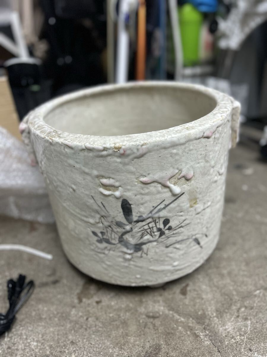水瓶、睡蓮鉢、古民家、昭和レトロ 昭和レトロ 陶器製 こね鉢 睡蓮鉢 メダカ鉢 鉢 水鉢 白 瓶