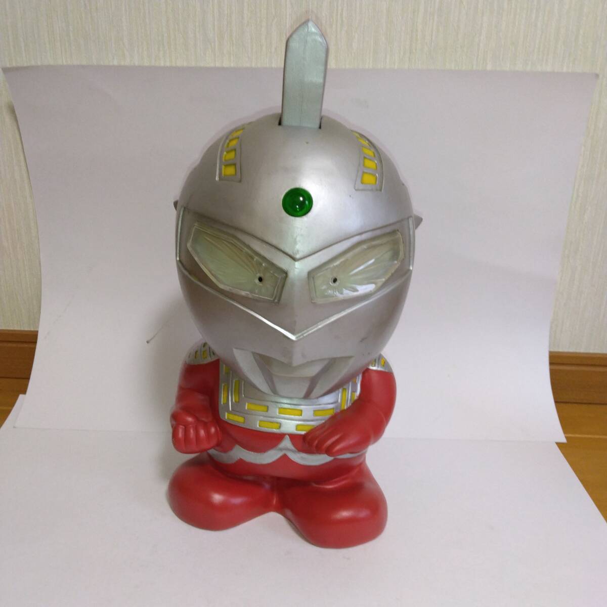 特大サイズ！！ウルトラマン 貯金箱 楽天市場】500円玉で約15万円貯まる☆ ウルトラバンク貯金箱