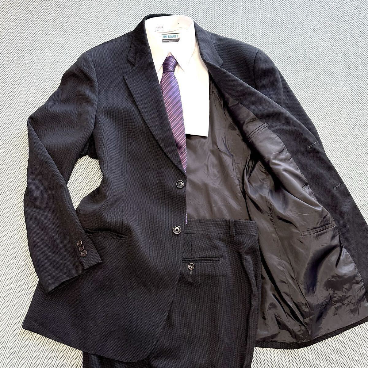 アルマーニコレツォーニ　黒テーラードカラースーツ　美品 アルマーニコレツォーニ 黒テーラードカラースーツ 美品 2025年
