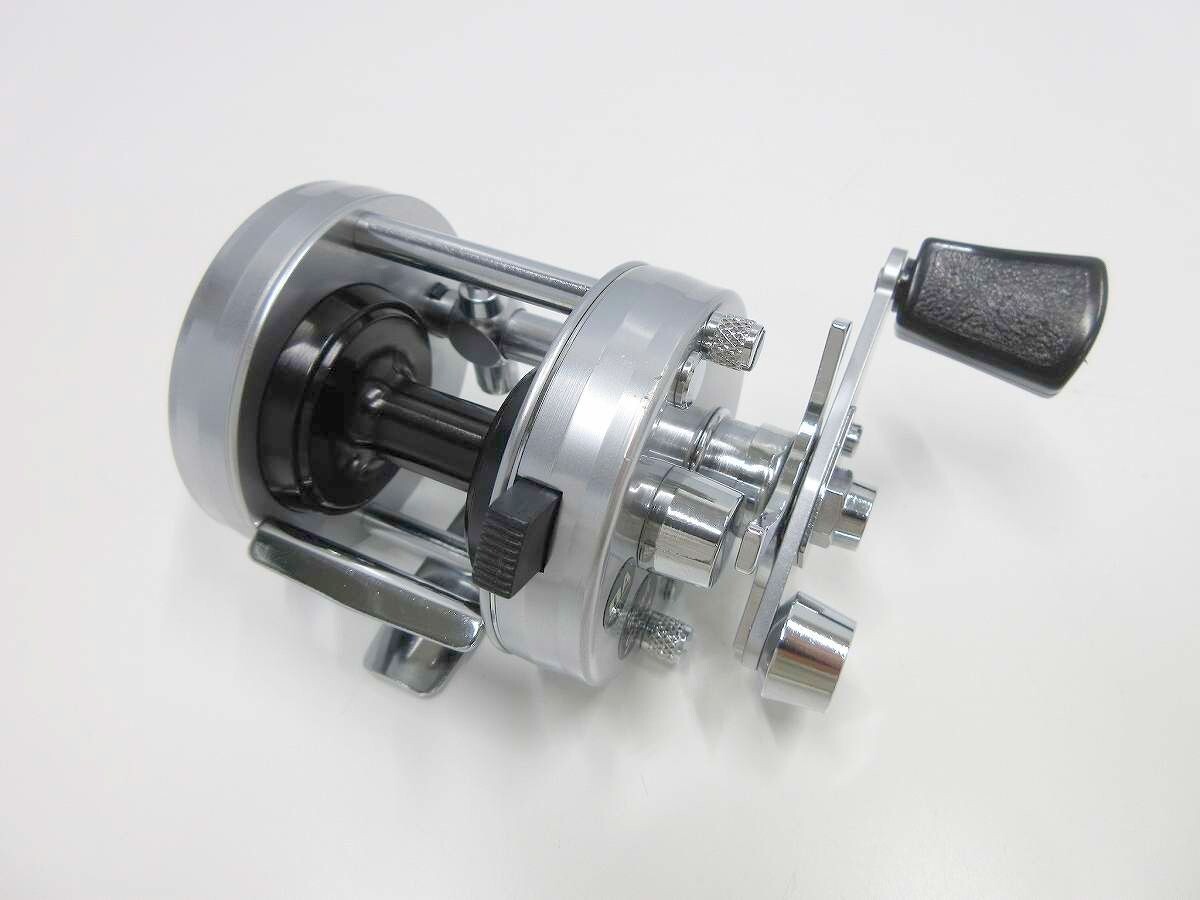 アンバサダー　Abu ２５００c 中古シルバー　カスタムベースに アンバサダー Abu 2500c 中古シルバー カスタムベースに