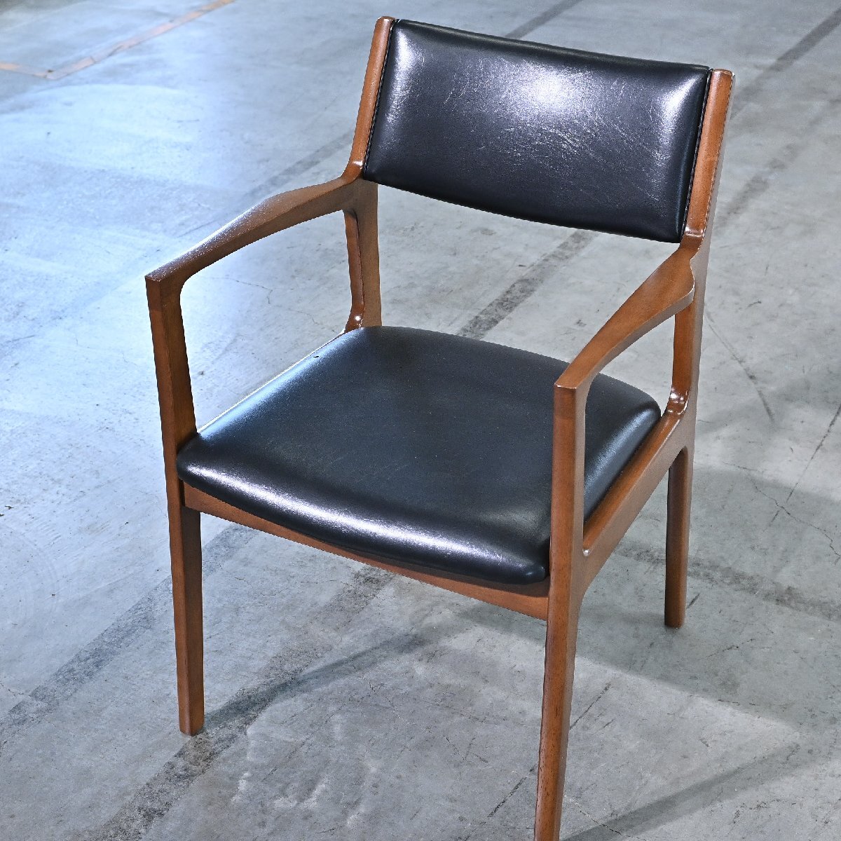 中古　カリモク 60 ※傷あり　黒　合皮 中古 カリモク 60 ※傷あり 黒 合皮 2025年最新】Yahoo