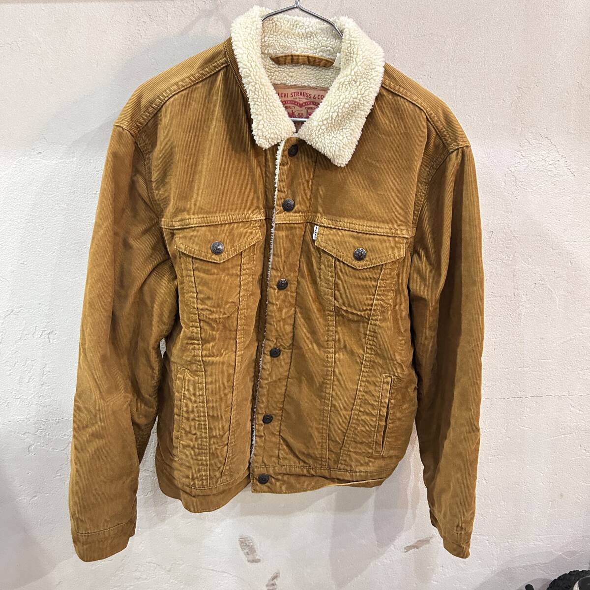 levi’sリーバイス　コーデュロイ スタジャン　刺繍　Mサイズ Levi's リーバイス コーデュロイ ジャケット 刺繍 スタジャン