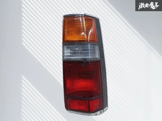 さんちゃん Y30 セドリックワゴン 純正テールランプ 左右セット Yahoo!オークション -「y30 セドリック テールランプ」(自動車