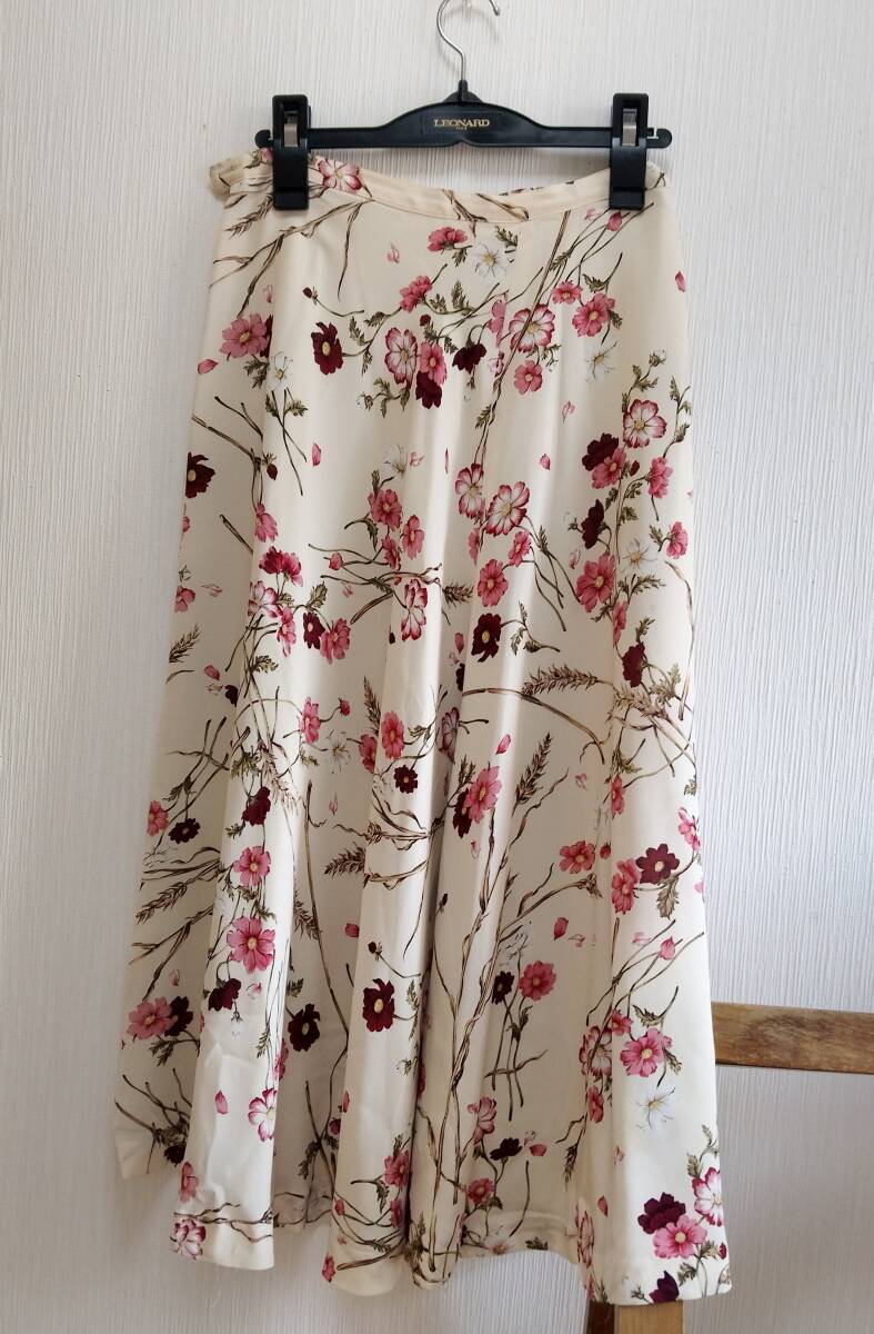 インゲボルグ❤️【美品】お花刺繍が大人かわいいロングスカート❤️ インゲボルグ❤️【美品】お花刺繍が大人かわいいロングスカート❤️