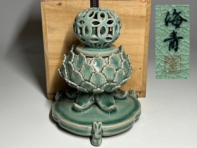 花型 香枦 骨董 白磁 青磁 青白磁三方深鉢「緋」 (Kazuhiro Matsukawa) ｜Gallery Japan