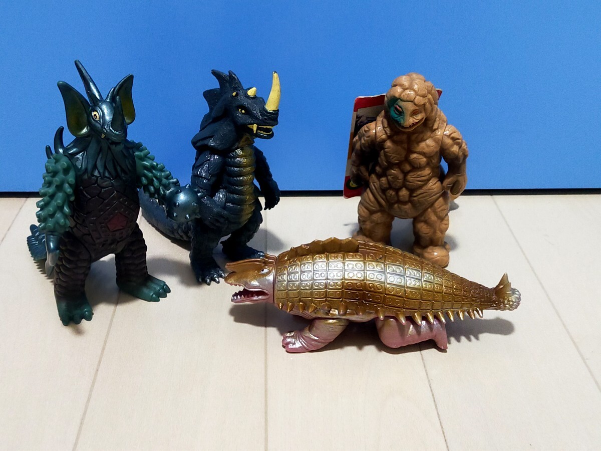 た*け様 タグ付き　旧ウルトラ怪獣シリーズ　セット　まとめ売り　大量 タグ付』1983 JAPAN ユートム 旧ウルトラ怪獣シリーズ - メルカリ