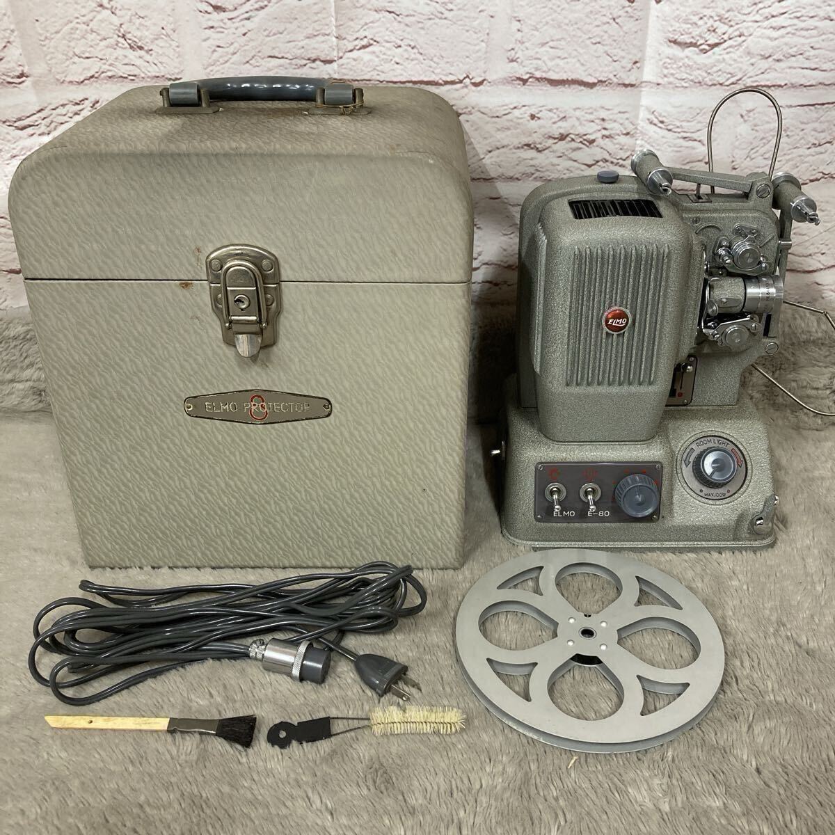 ELMO E-80 8㎜ プロジェクター 映写機【ジャンク品】 ELMO E-80 8㎜ プロジェクター 映写機【ジャンク品】