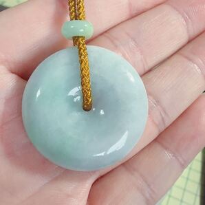 R2-02672本翡翠 《本物保証》平安叩 ペンダント ヒスイ 天然石 ネックレス パワーストーン お守り ジェダイト プレゼントにも 縁起物