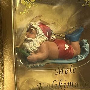 ハワイ★サーフィンしているサンタクロース「Mele Kalikimaka(メレ・カリキマカ)」はハワイ語で「メリークリスマス」を意味します。