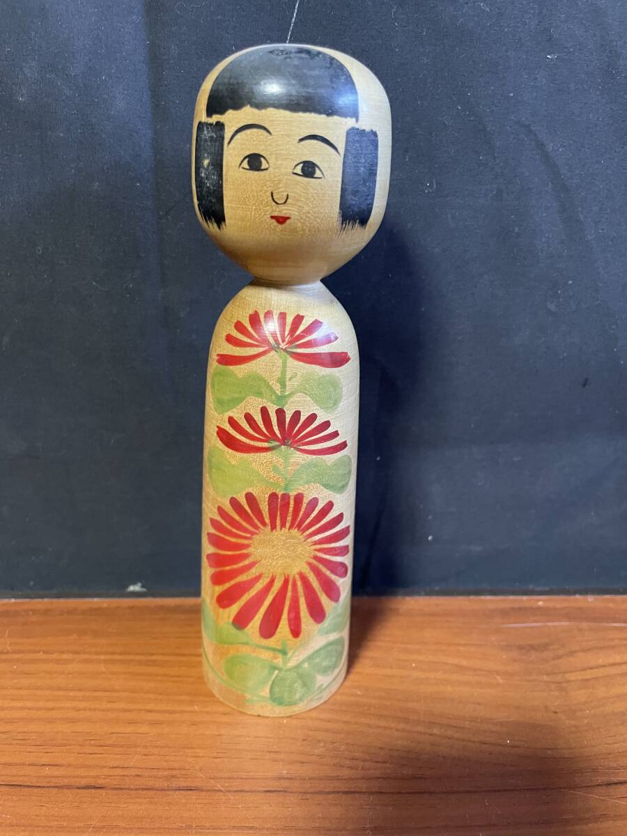 伝統的な木製こけし人形セット山売り 日本の伝統 こけし 人形セット（多色・木製・様々なデザイン