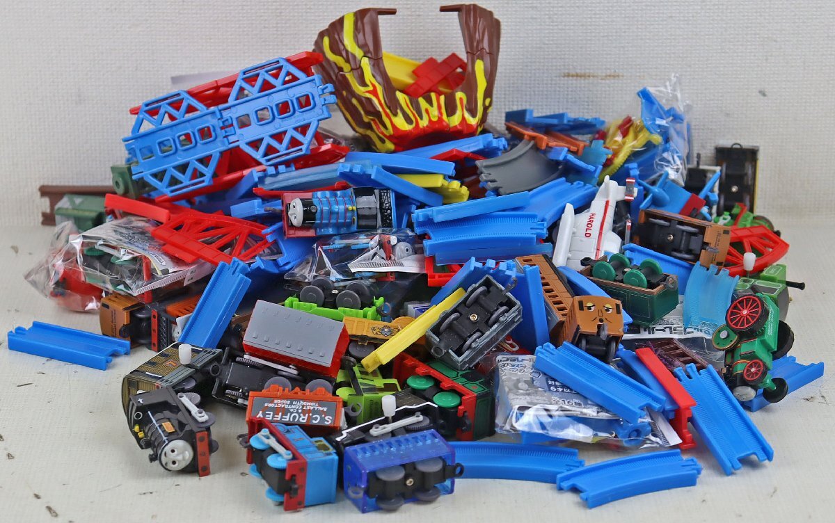 おもちゃ アニメグッズ 160サイズ まとめて 大量 ジャンク Amazon.co.jp: メガコンストラックス ジャンボピカチュウ