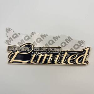 金属 エンブレム スーパーカスタム ロゴ 11.4cm ゴールド ブラック 車用 ステッカー メタル 貼り付け シール 3D 立体 バイク 外装 t8715