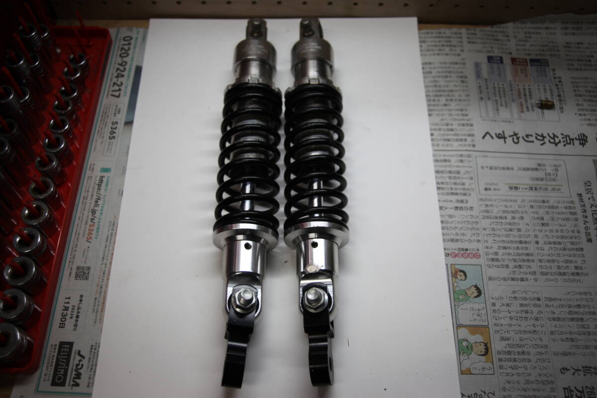 DAYTONA ショックアブソーバー 白/黒　新品　未使用 楽天市場】【秋のﾄﾞｰﾝ!と全品超ﾄｸ祭】デイトナ 37047