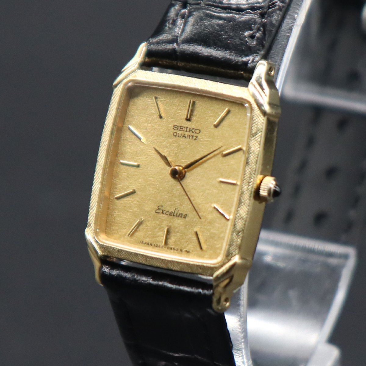 未使用 最高級 SEIKO エクセリーヌ クォーツ 電池交換済 日本製 腕時計 未使用 Future Club スモセコ クォーツ 電池交換済 日本製