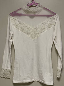 日本製希少な上品レースTシャツ 綿85%  サイズ:L(フリー)  クルーネックミルク色(前後両面使えるタイプ)    (同梱 ー300円)