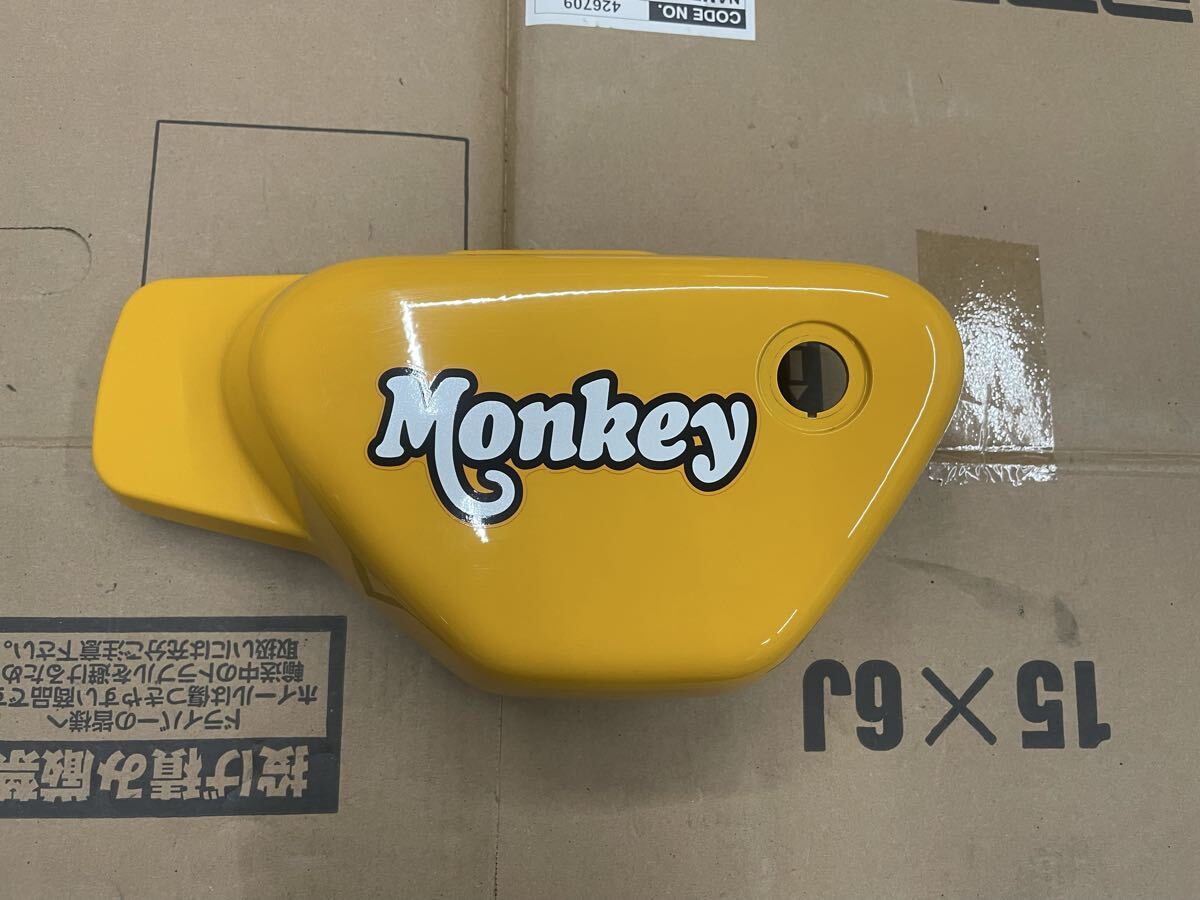 ★☆ホンダ　モンキー　Z50J　純正サイドカバー☆★MONKEY HONDA  ４Lモンキー サイドカバー（白色） Z50J ホンダ純正