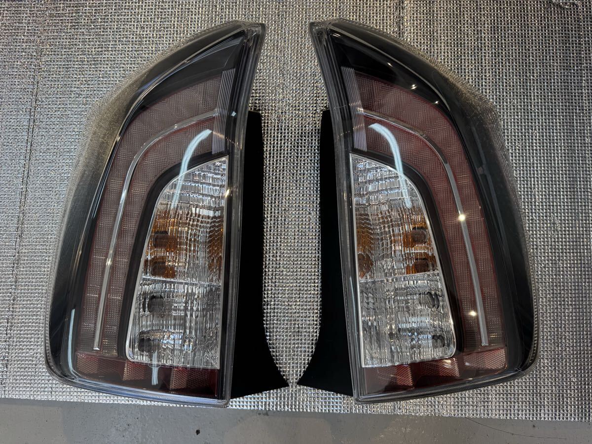 30プリウス 前期純正テールランプ　クリアテール【美品】 ZVW30 前期 30プリウス テールライト クリアテール USテール