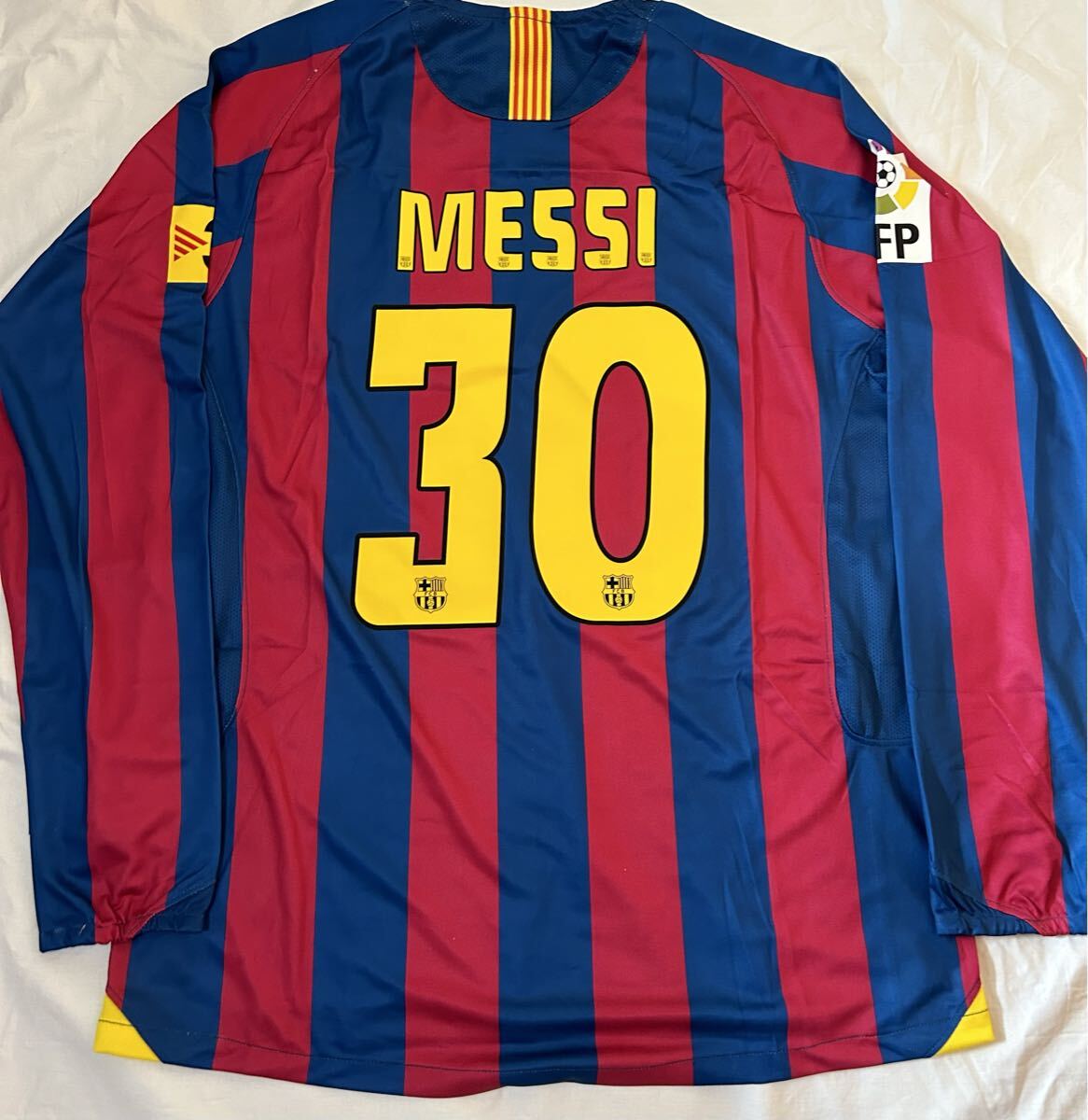 サッカー　NIKE バルセロナ メッシ 　ユニフォーム　未使用、タグ付き　長袖 NIKE/ナイキ/FCバルセロナ/#10 メッシ/レプリカ/長袖