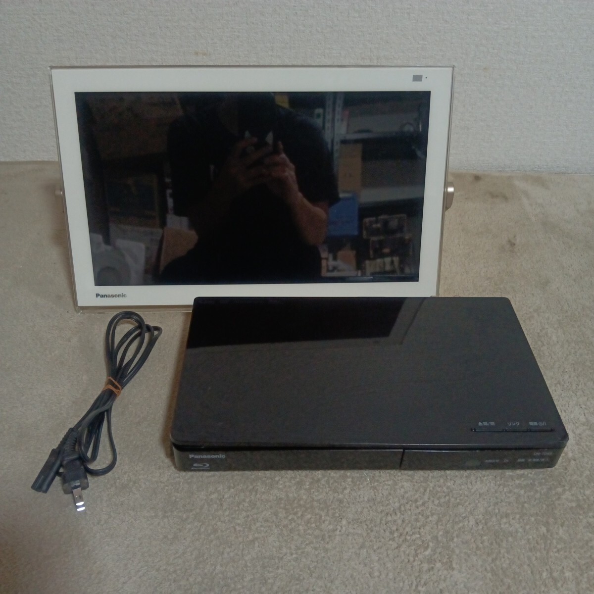 【未使用品】　パナソニック ポータブルテレビ　VIERA ビエラ 中古 Panasonicパナソニック 24型ポータブルテレビ UN-24F6D