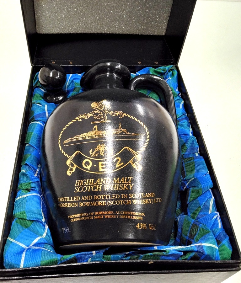 クイーンエリザベス2世 陶器ボトル 750ml 43% 未開栓 古酒 クイーンエリザベス2世 陶器ボトル 750ml 43% 未開栓 古酒