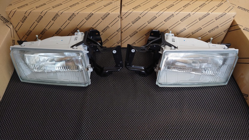 ⭐︎AE86 レビン　ヘッドライト　助手席側　希少フォグ付き⭐︎ ⭐︎AE86 レビン ヘッドライト 助手席側 希少フォグ付き AE86