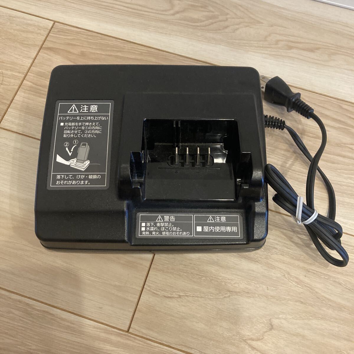 パナソニック　電動自転車用充電器　中古動作確認済み　NKJ069Z2 パナソニック電動自転車バッテリー充電器 NKJ069Z2 - メルカリ