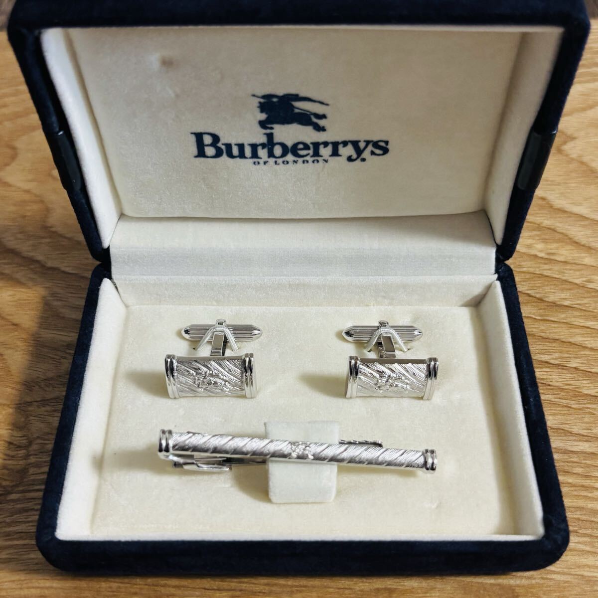 極美品✨箱付き✨バーバリー ネクタイピン カフスボタンセット シルバー 楽天市場】【未使用品】【ジュエリー】BURBERRY バーバリー