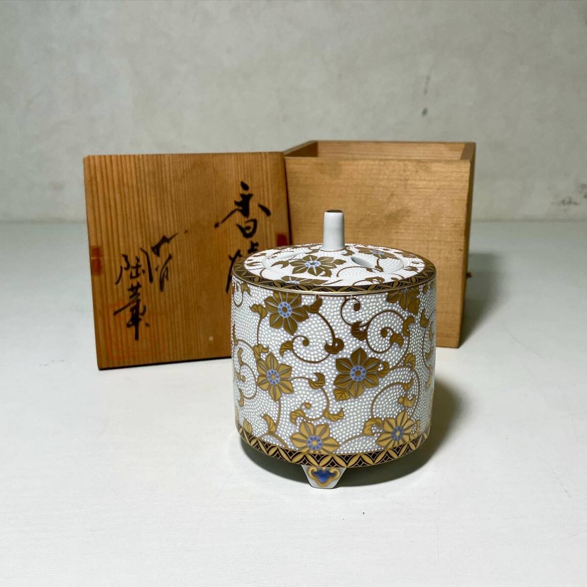 四角菖蒲文鋳銅香炉　秀月　茶道具　共箱 四角菖蒲文鋳銅香炉 秀月 茶道具 共箱