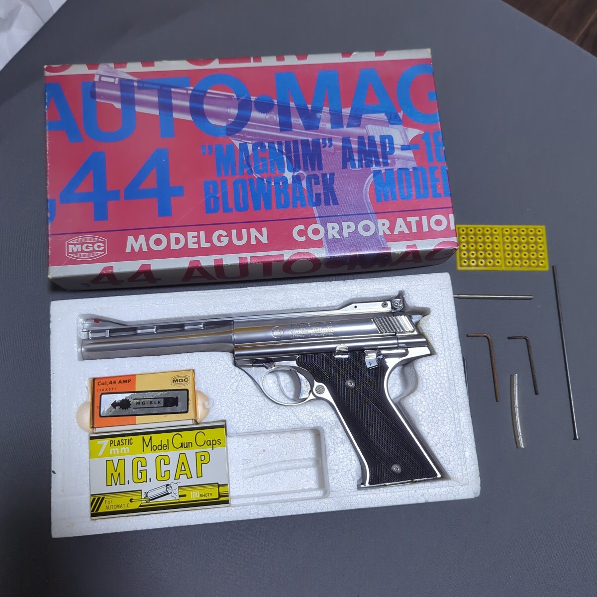 MGC オートマグ.44 AMP MODEL 180 ＨＷシルバー モデルガン MGC] 44オートマグ .44AMP MODEL180 オールシルバー HW 本体