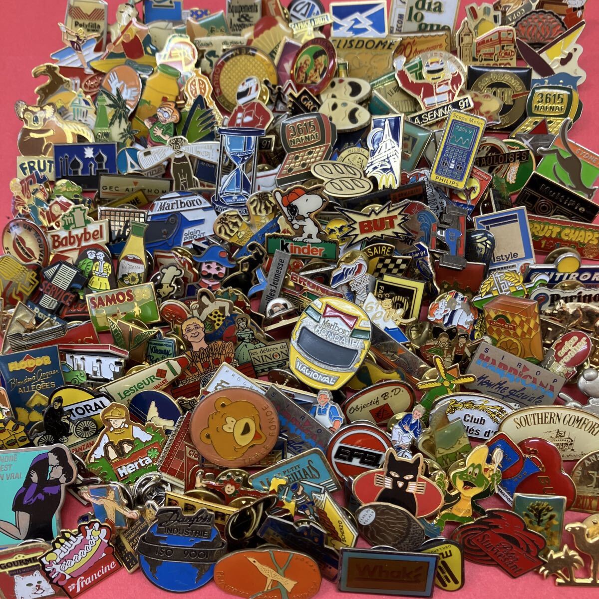 フランス雑貨★ピンバッジ大量300個セット★ Nordace フランスピンバッジセット