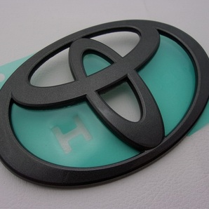 純正PRIUS文字の色味に似せた フロント トヨタマーク エンブレム! 60系 /65系 プリウス ガンメタリック フロント トヨタマーク エンブレム