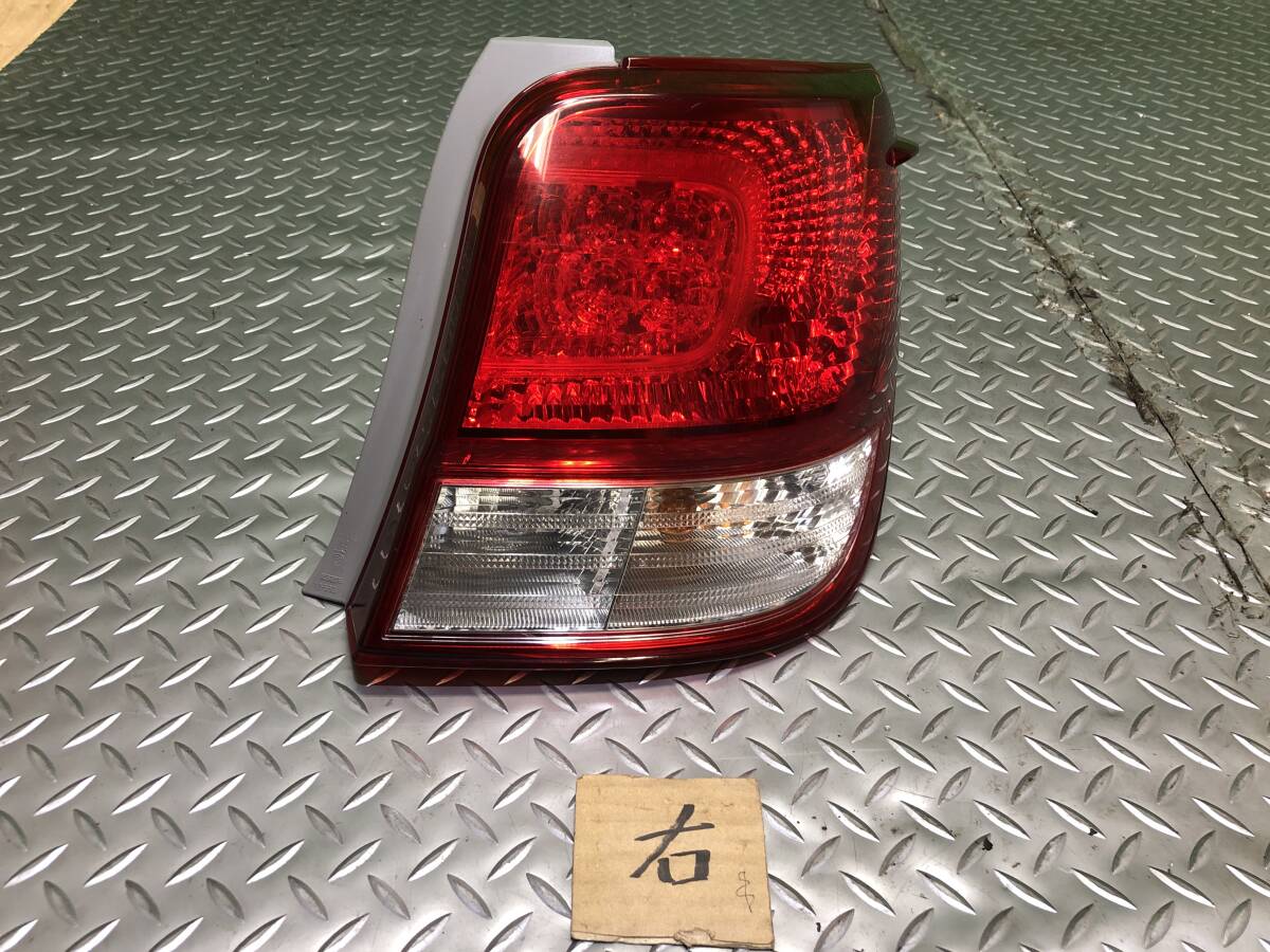 トヨタ　カローラフィルダー　右テールレンズ　NZE161 送料込 即決 カローラ フィールダー 16系 NZE161G NZE164G 後期