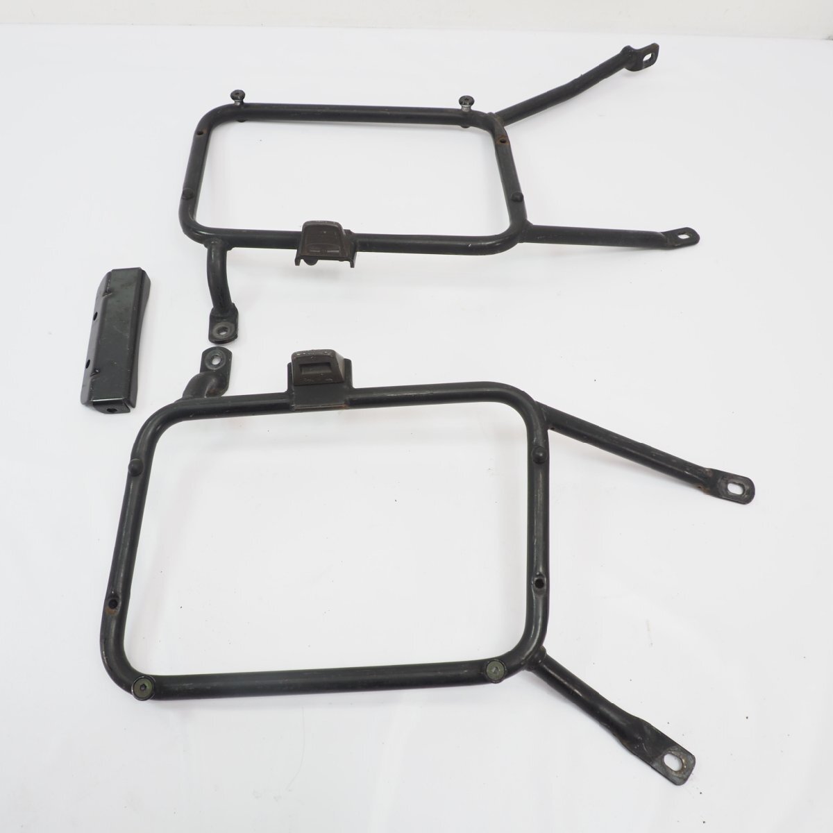 サイドバックサポート　cb400sf nc42で使用 CB400SFにアメリカン向けのサドルバッグを取り付ける | 紅き