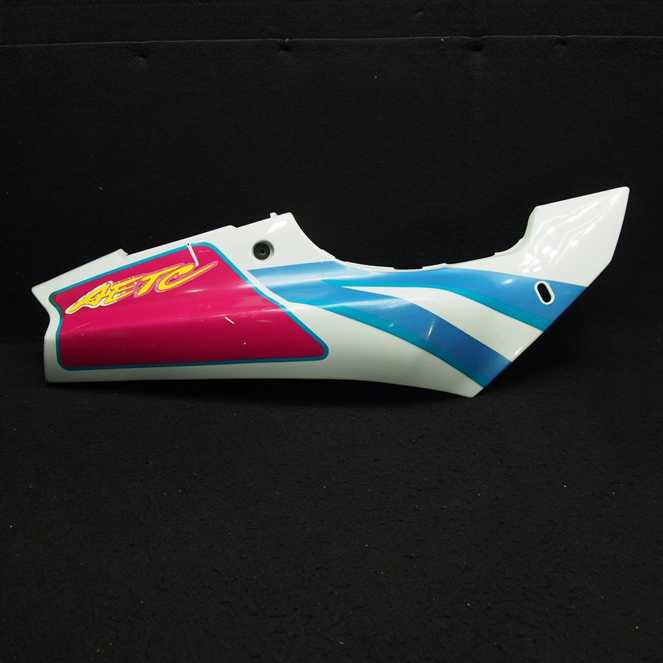 ちわわ　RGV125ガンマ（NF13A）シートカウル RG125ガンマ NF13A シートカウル テールカウル リアカウル 社外