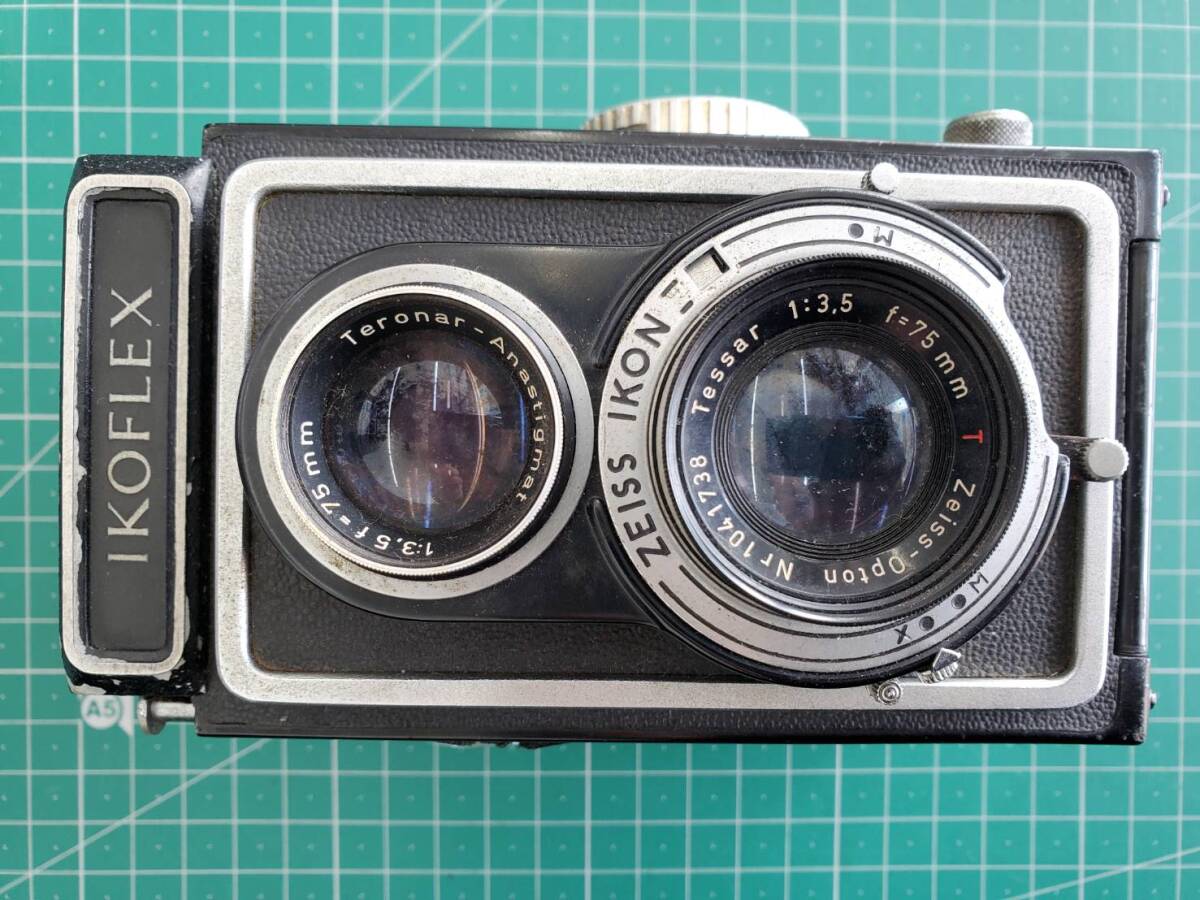 ZEISS ツアイス　イコフレックス　Carl Zeiss　二眼レフ イコフレックス2a / 二眼レフ総合サイト 二眼里程標